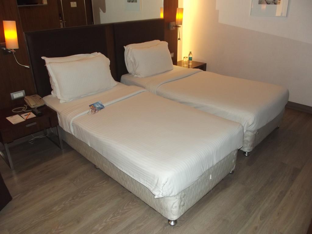 St Laurn Koregaon Park Πούνε Εξωτερικό φωτογραφία